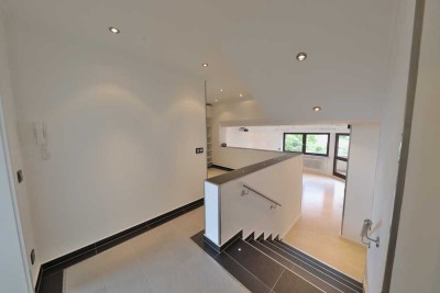Sonnige 3.Zi. Split Level-Whg. mit Südbalkon in München Laim