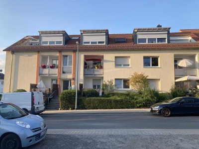 Geschmackvolle, sanierte 3-Raum-Wohnung mit Balkon und Einbauküche in Schwalbach am Taunus