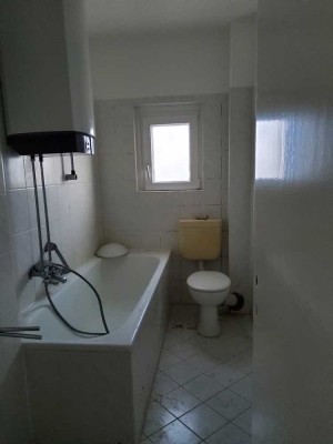 Zentrale Wohnung mit Tageslichtbad und Balkon // 4.OG rechts