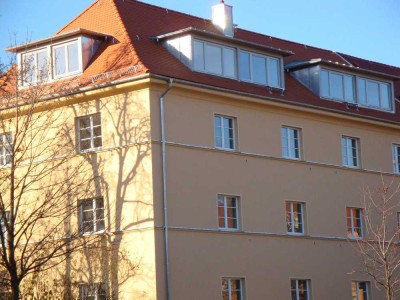 Schöne Dachgeschoss-Wohnung mit Loggia zu vermieten