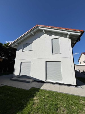 Erstbezug: Ansprechendes 4-Zimmer-Einfamilienhaus mit gehobener Innenausstattung und EBK in Ismaning