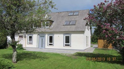 Moderne Terrassenwohnung, wie im Halbhaus