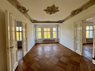 Großzügige 4-Zimmer-Altbauwohnung mit 139 m² in Schöneberg