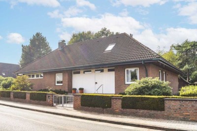 Wohngenuss mit vielfachen Möglichkeiten: Bungalow mit Einliegerwohnung auf großem Grundstück