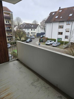 Für Kapitalanleger! Helle, gut geschnittenen 2 Zimmerwohnung mit Balkon und Stellplatz in Möglingen