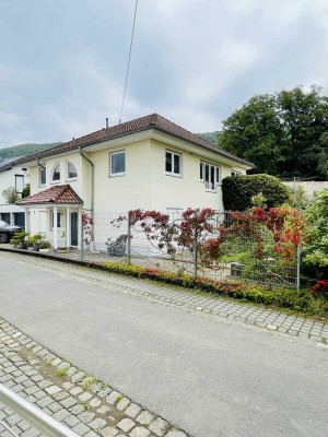 Freistehendes 6-Raum-Einfamilienhaus mit EBK und Garten in Ahrbrück, Pützfeld