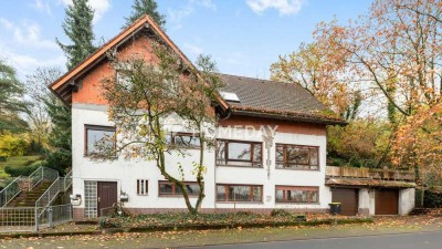 Großzügiges Mehrfamilienhaus mit drei Wohneinheiten in ruhiger Lage von Schotten