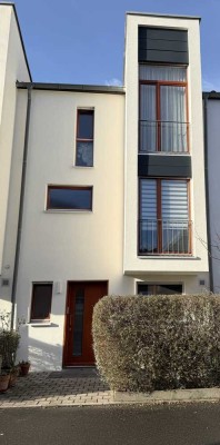 Großzügiges Komforthaus mit Dachterasse in Schriesheim