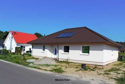 Einfamilienhaus nebst Doppelgarage - provisionsfrei