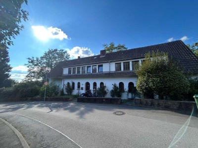 Neu sanierte 3,5 Zi. Erdgeschosswohnung in beliebter Lage in Weinheim !