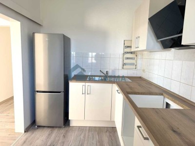 4- Zimmer- Erdgeschosswohnung mit neuer Einbauküche, aktuell in Renovierung