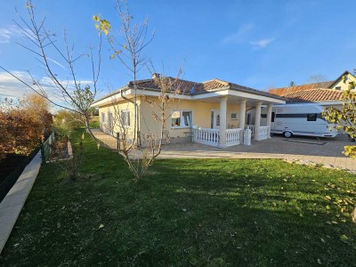 Traumhafter Bungalow im mediterranen Stil – Wohnen auf einer Ebene!