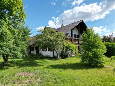 Freistehendes Einfamilienhaus mit Einliegerwohnung in Hiltenfingen