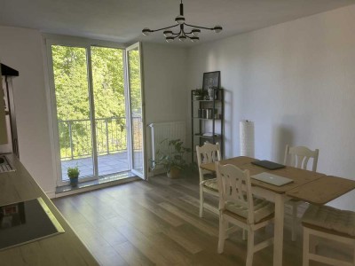 Wohnung mit drei Zimmern sowie Balkon und Einbauküche in Witten