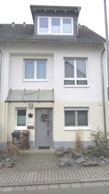 Attraktives 4-Zimmer-Reihenendhaus mit EBK in Liederbach am Taunus
