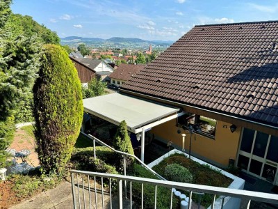 Großzügiges Einfamilienhaus inklusive Einliegerwohnung m. separatem Eingang und einmaliger Aussicht