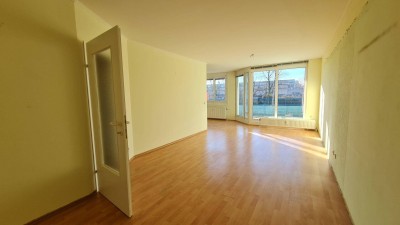 2ZI ETAGENWOHNUNG - SANIERUNGSBEDÜRFTIG mit TRAUMHAFTER TERRASSE/Loggia + Lift + RUHIGE LAGE