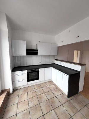 Modernisierte 4-Raum-Terrassenwohnung mit Einbauküche in Lilienthal-Mitte