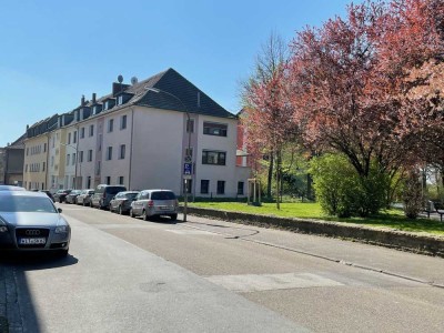Helle, großzügige Dachgeschosswohnung in ruhiger Innenstadtlage incl. Garagen