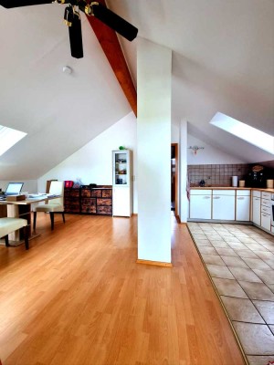 Kirchseeon, MUC -Ost, 3 Zi.-DG-Whg., Günstige Gelegenheit! ca. 74 m²Wfl. + ca. 95 m² Garten