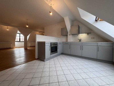 Geräumige 1-Raum-Wohnung mit Einbauküche im Stadtzentrum zu vermieten