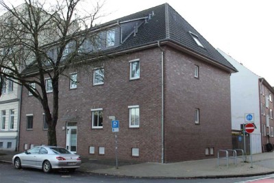 TT bietet an: Lichtdurchflutete 3,5-Zimmer-Mietwohnung mit Loggia am Kurpark!