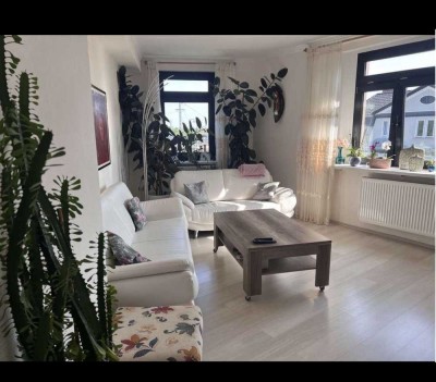 3-Zimmer- Altbau- Wohnung in Düsseldorf-Friedrichstadt