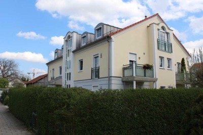 Renovierte DG-Wohnung mit Balkon und Einbauküche in Vaterstetten | ab sofort