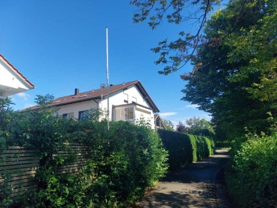 Hier passt alles; großzügige 4 Zimmerwohnung in Top Lage und in kleiner Einheit
