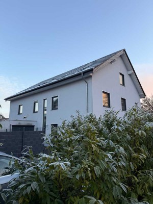 Effizientes und modernes 3- Familienhaus mit Garten, Garage & 3 Stellplätzen in guter Lage von HF