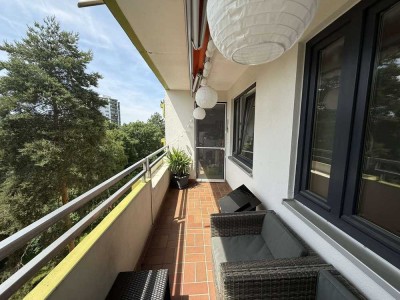 Großzügige 4-Zimmer Wohnung mit Balkon und Garagenstellplatz in Nbg-Langwasser