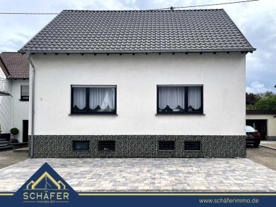 Freistehendes und saniertes Zweifamilienhaus mit Garten und Garage in Ensdorf zu verkaufen