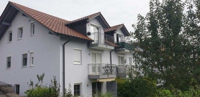 Freundliche 2-Zimmer-Dachgeschosswohnung mit geh. Innenausstattung mit Balkon und EBK in Hofkirchen