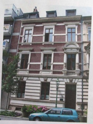 Liebevoll renovierte Altbauwohnung mit Wintergarten, Terasse und EBK in Unterbilk
