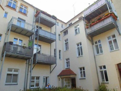 Ab Nov. 2025: Schöne 3-Zimmer-Wohnung mit Balkon und Laminatboden * EBK kann übernommen werden