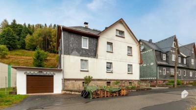 Attraktives Zweifamilienhaus mit Garten, Garage und Carport in Sonneberg