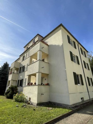 große 3- Raum Wohnung mit Balkon in Elbnähe