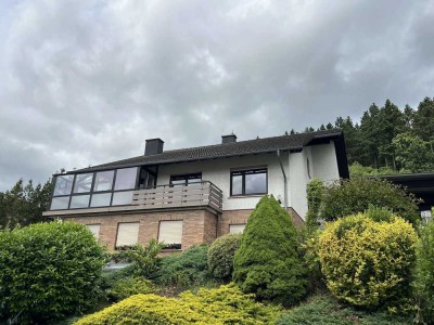 Top-Gelegenheit! 2 Häuser mit separatem Baugrundstück und tollem Weitblick in Hochstetten-Dhaun