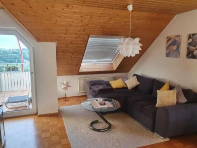 Schöne 3-Zimmer-DG-Wohnung mit Balkon mit tollem Ausblick und EBK in Heidenheim Osterholz