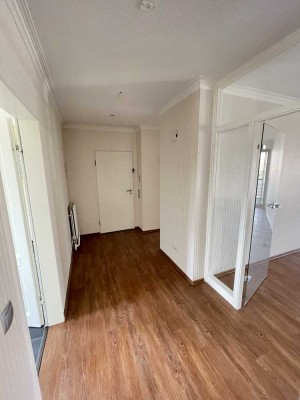 Sanierte Wohnung mit drei Zimmern sowie Balkon und EBK in Meppen