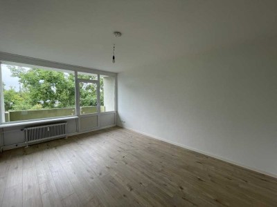 **FRISCH RENOVIERTE 3-ZIMMERWOHNUNG MIT BALKON**