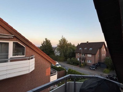 Exklusive, gepflegte 2-Raum-DG-Wohnung mit gehobener Innenausstattung mit Balkon in Bielefeld
