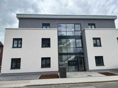 Exklusive 3-Raum-Wohnung mit Balkon und luxuriöser Innenausstattung in Langenfeld