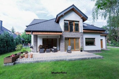 Einfamilienhaus mit Garage