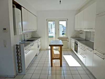 2-Zimmer Balkonwohnung mit Einbauküche in Weidenpesch!