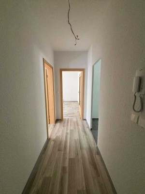 Erstbezug nach Sanierung - helle 3-RWE mit Balkon