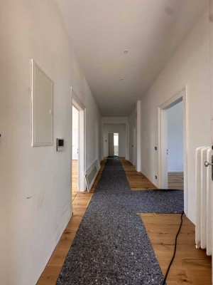 Erstbezug 6 Zimmer - Perfekte OG-Wohnung nach komplett Sanierung - Denkmalgeschützte Villa.