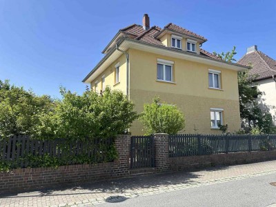 In der Stadt leben, im Grünen entspannen – vielseitiges Wohnhaus für Generationen