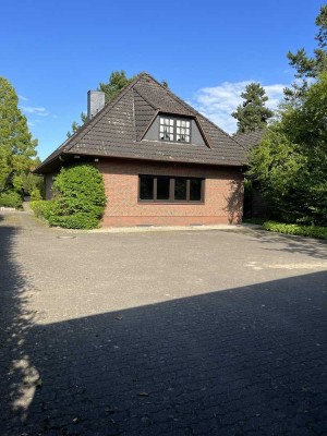 Freistehendes geräumiges Einfamilienhaus im Herzen von Rellingen