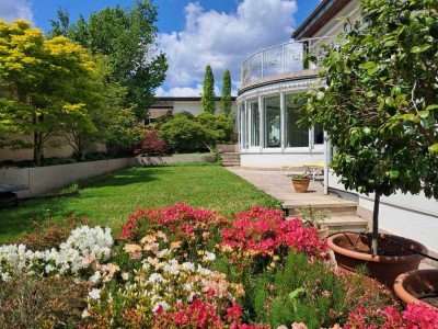 Luxuriöse Unternehmer-Villa mit Spa, Tiefgarage & Parkgarten – nur 1 h von Stuttgart entfernt